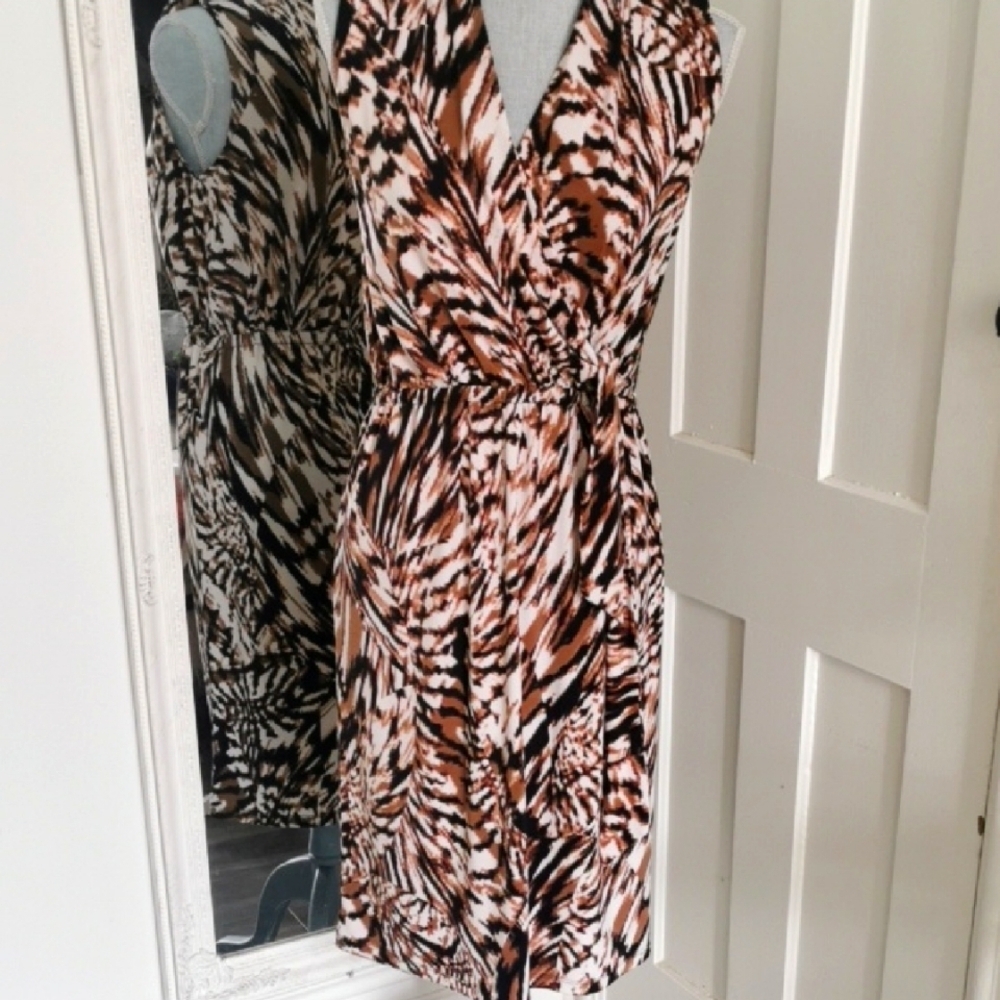 Jones & Co.Mobwifeleopard print faux wrap dress with front tie. size small. EUC